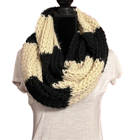 Infinity Scarf - Picture 1 of 2